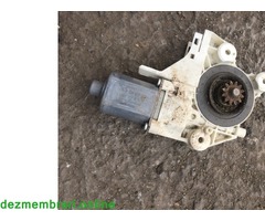 Motoras Macara Stanga Fata Ford Focus 2 cod 4M5T-14A389